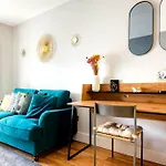 Beautiful & Cosy Harbourside Apartment - Free Parking