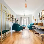 Beautiful & Cosy Harbourside Apartment - Free Parking