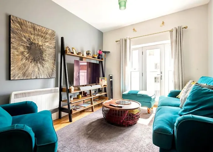 Beautiful & Cosy Harbourside Apartment - Free Parking