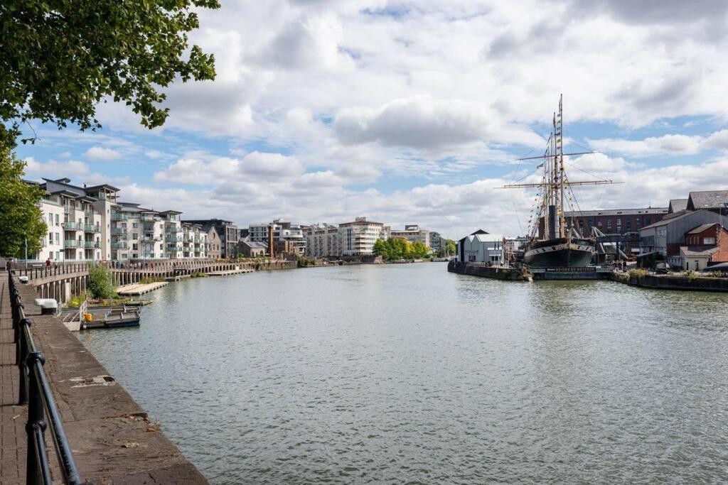 Beautiful & Cosy Harbourside - Free Parking * Bristol